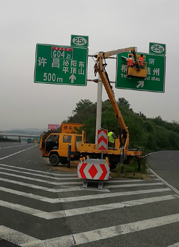 高速交通指示牌廠(chǎng)家、高速標(biāo)志牌價(jià)格、高速路牌廠(chǎng)家首選鄭州億路通標(biāo)牌廠(chǎng)