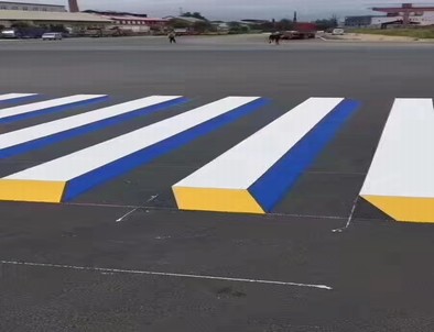 彩色標(biāo)線(xiàn)施工現(xiàn)場(chǎng)